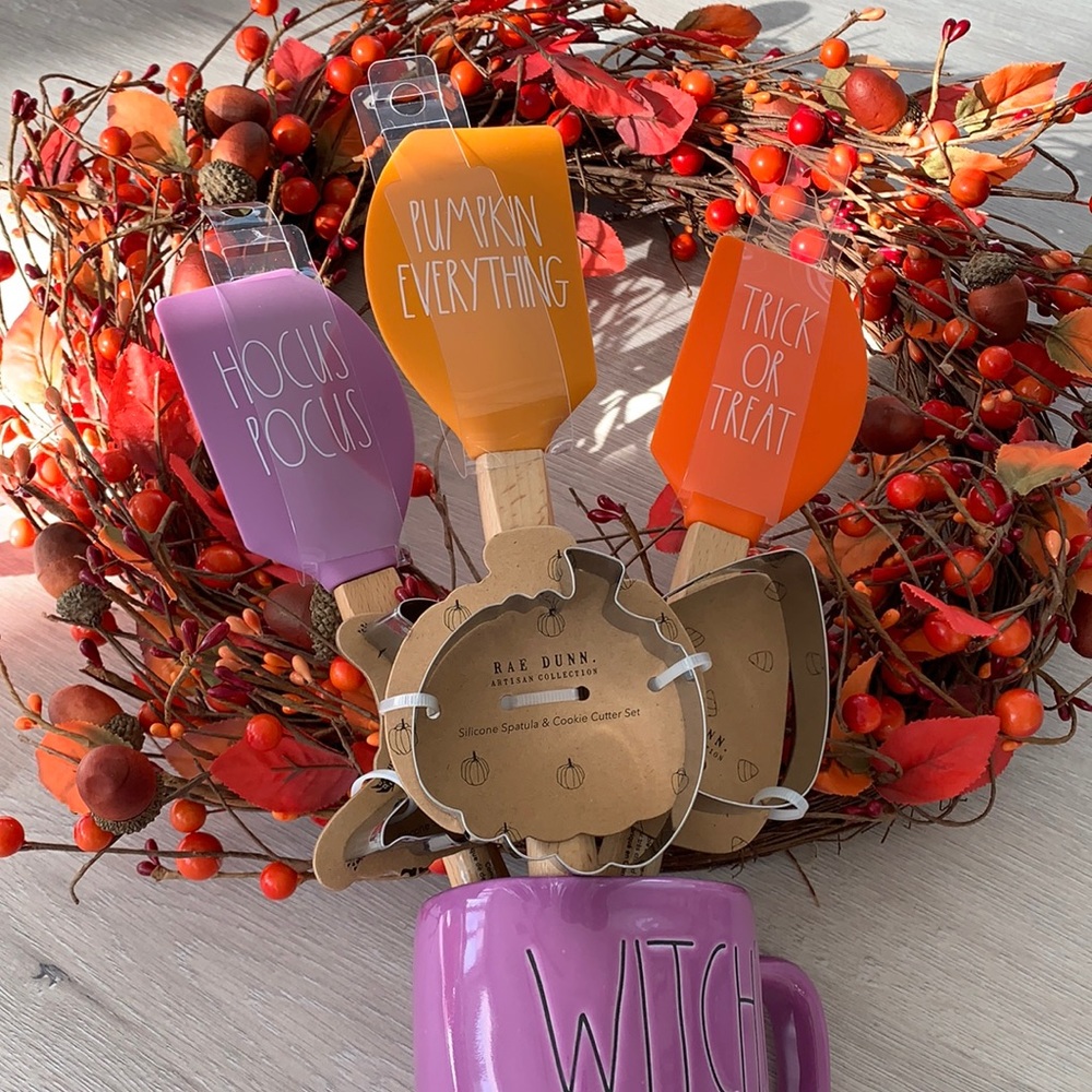 🔥❤️🔥Rae Dunn Silicone spatula and Cookie Cutter set, different colors 🔥❤️🔥